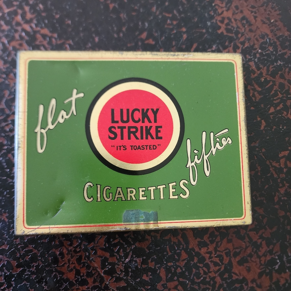 Vintage lucky strike tin